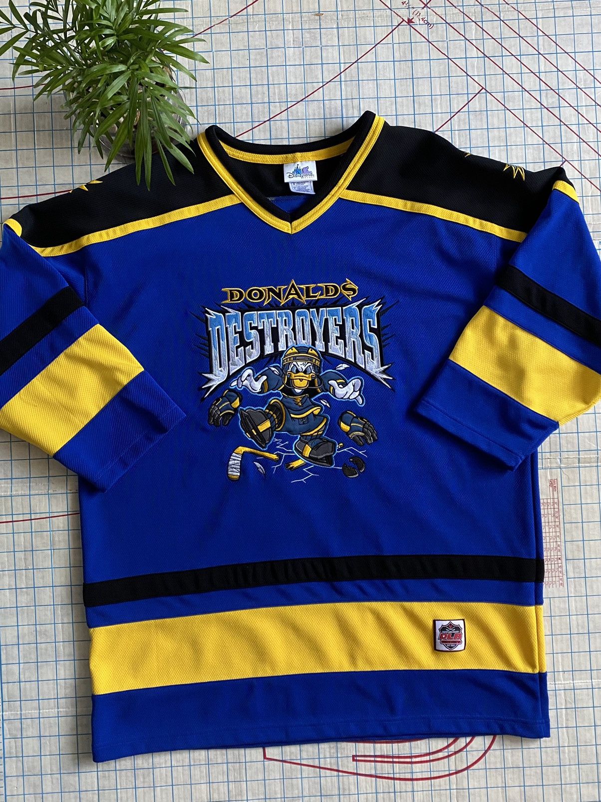 DISNEY Donald Duck Destroyers Hockey Jersey (XL)