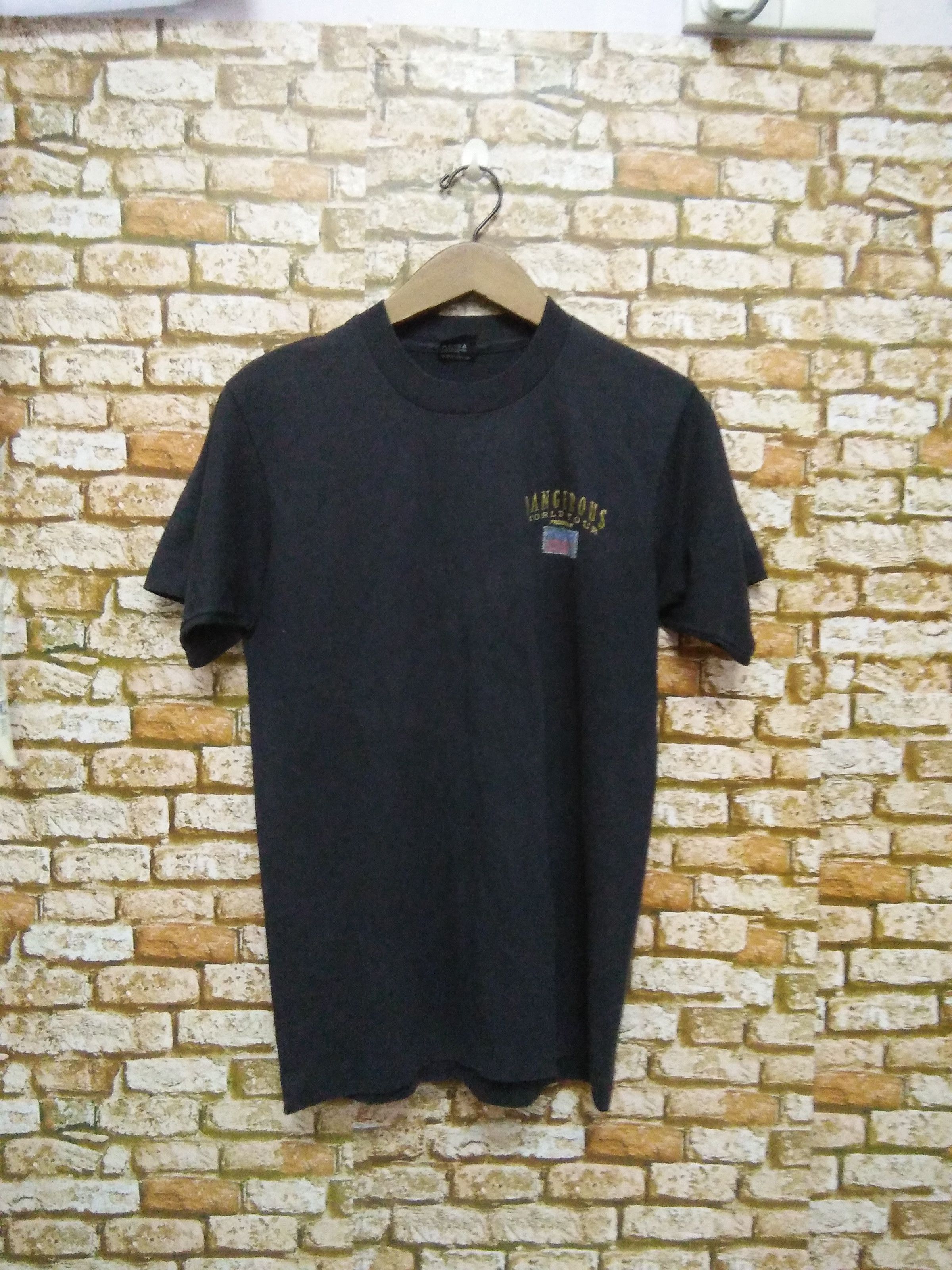 Michael Jackson 90s MICHAEL JACKSON world tour Dangerous PEPSI shirt (A108) Size US M / EU 48-50 / 2 - 2 Thumbnail