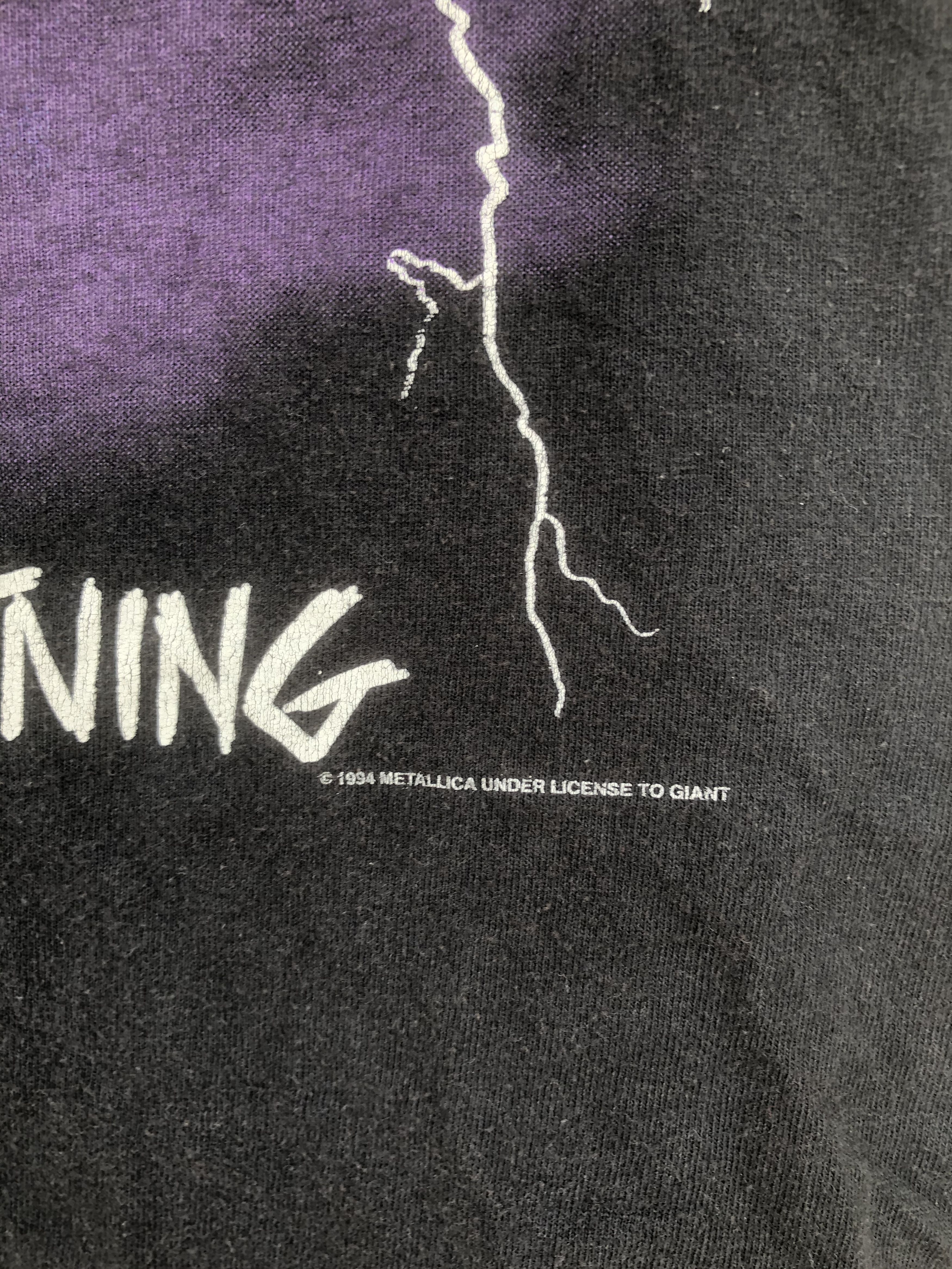 Vintage Vintage Rare Distressed/Very Worn 90s Metallica Tshirt Size US L / EU 52-54 / 3 - 3 Thumbnail