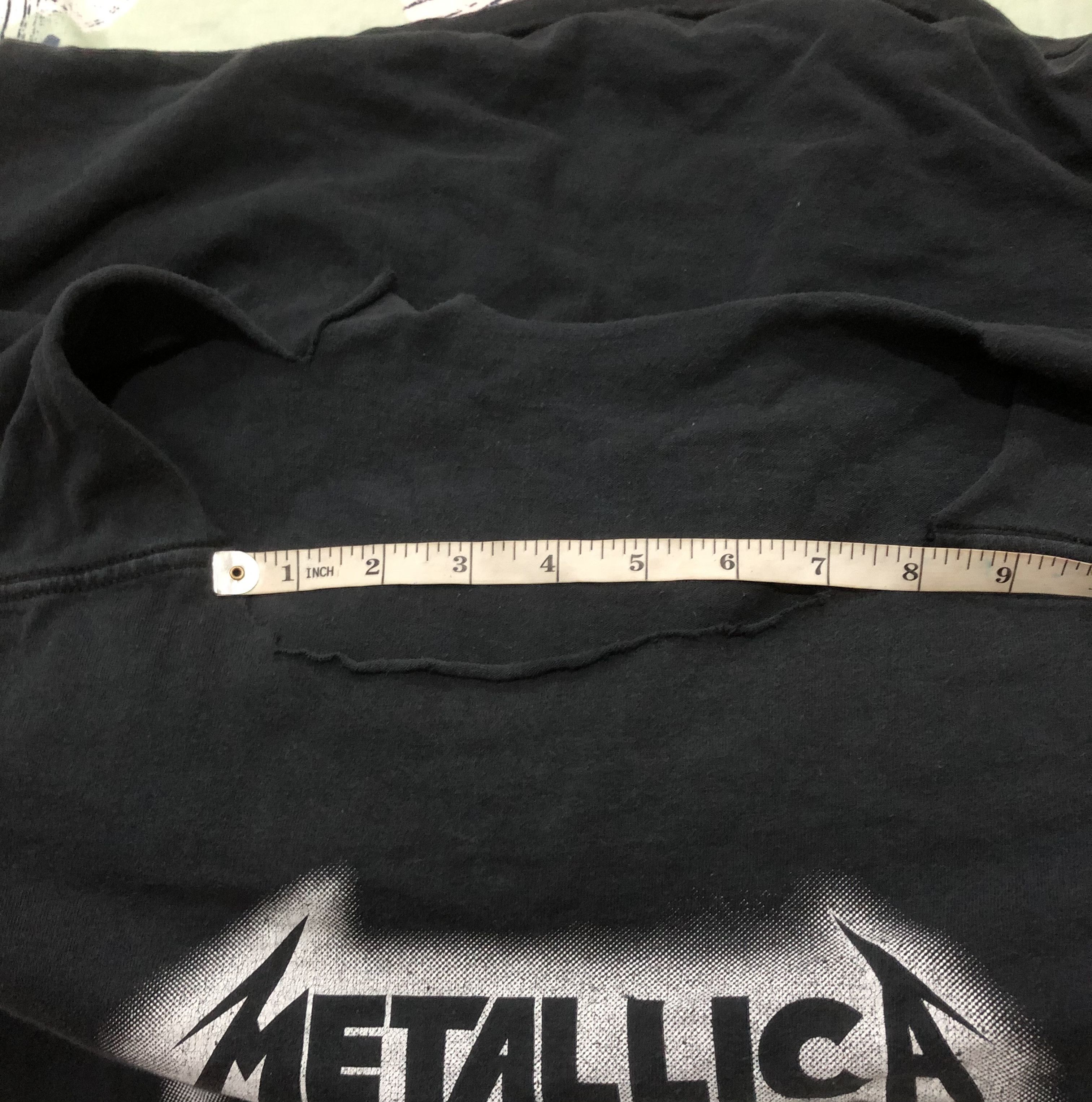 Vintage Vintage Rare Distressed/Very Worn 90s Metallica Tshirt Size US L / EU 52-54 / 3 - 8 Thumbnail
