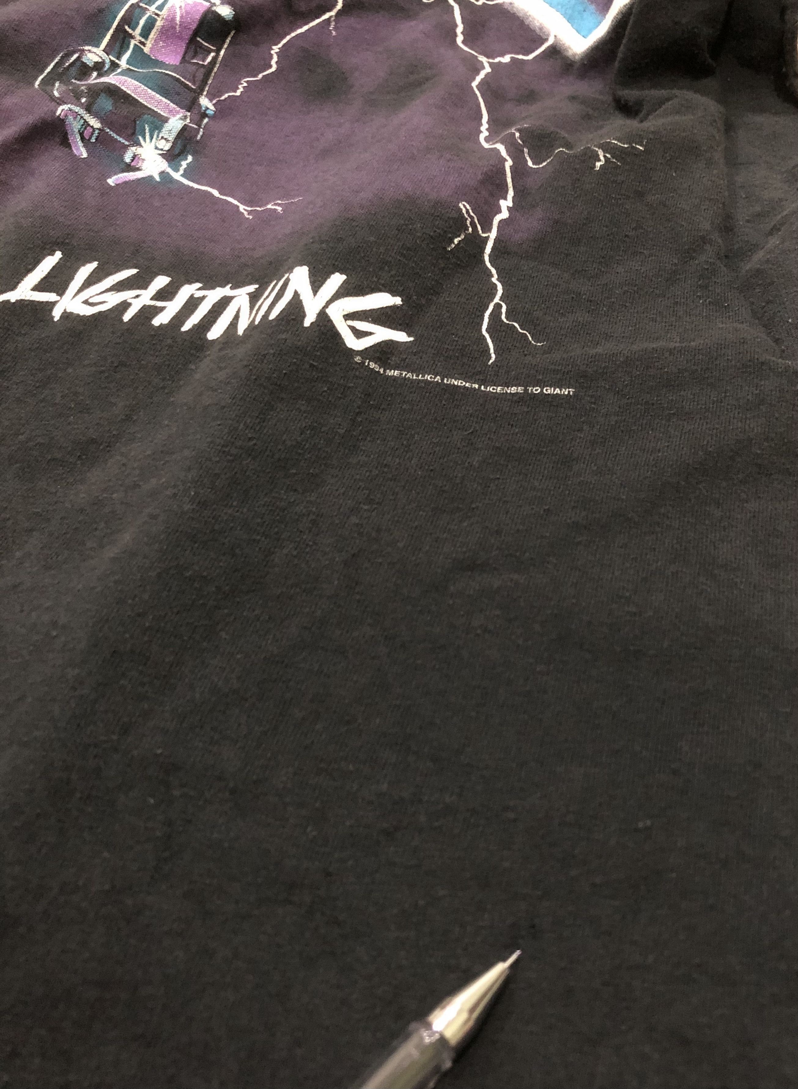 Vintage Vintage Rare Distressed/Very Worn 90s Metallica Tshirt Size US L / EU 52-54 / 3 - 9 Thumbnail