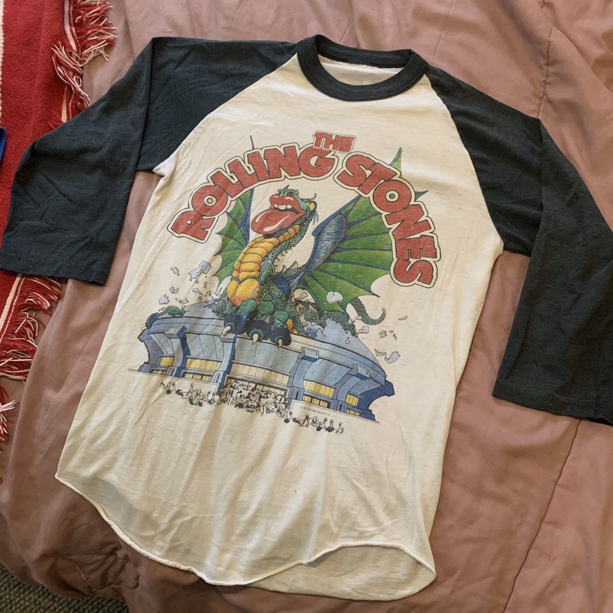 ROLLING STONES 1981 VINTAGE SOLD OUT TOUR TSHIRT DRAGON