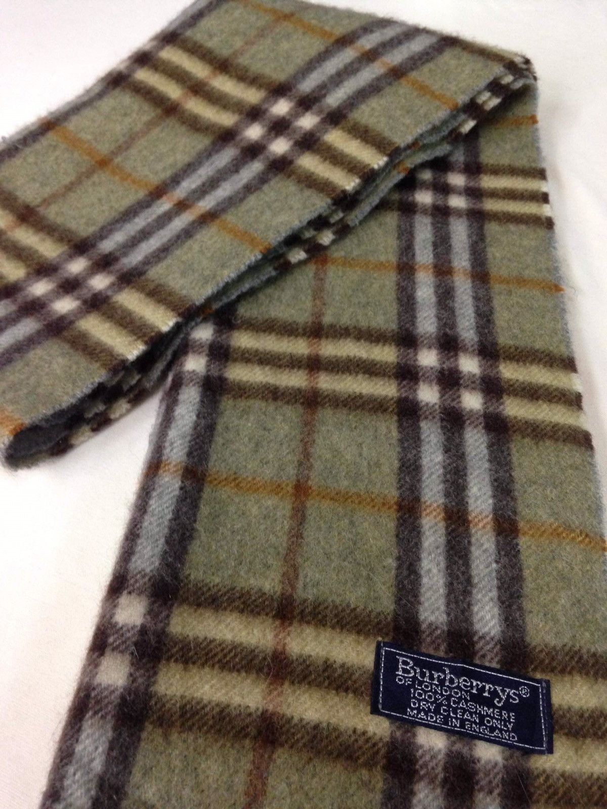 Burberry Burberrys of London Vintage Nova Check Pure Cashmere Scarf Size ONE SIZE - 3 Preview