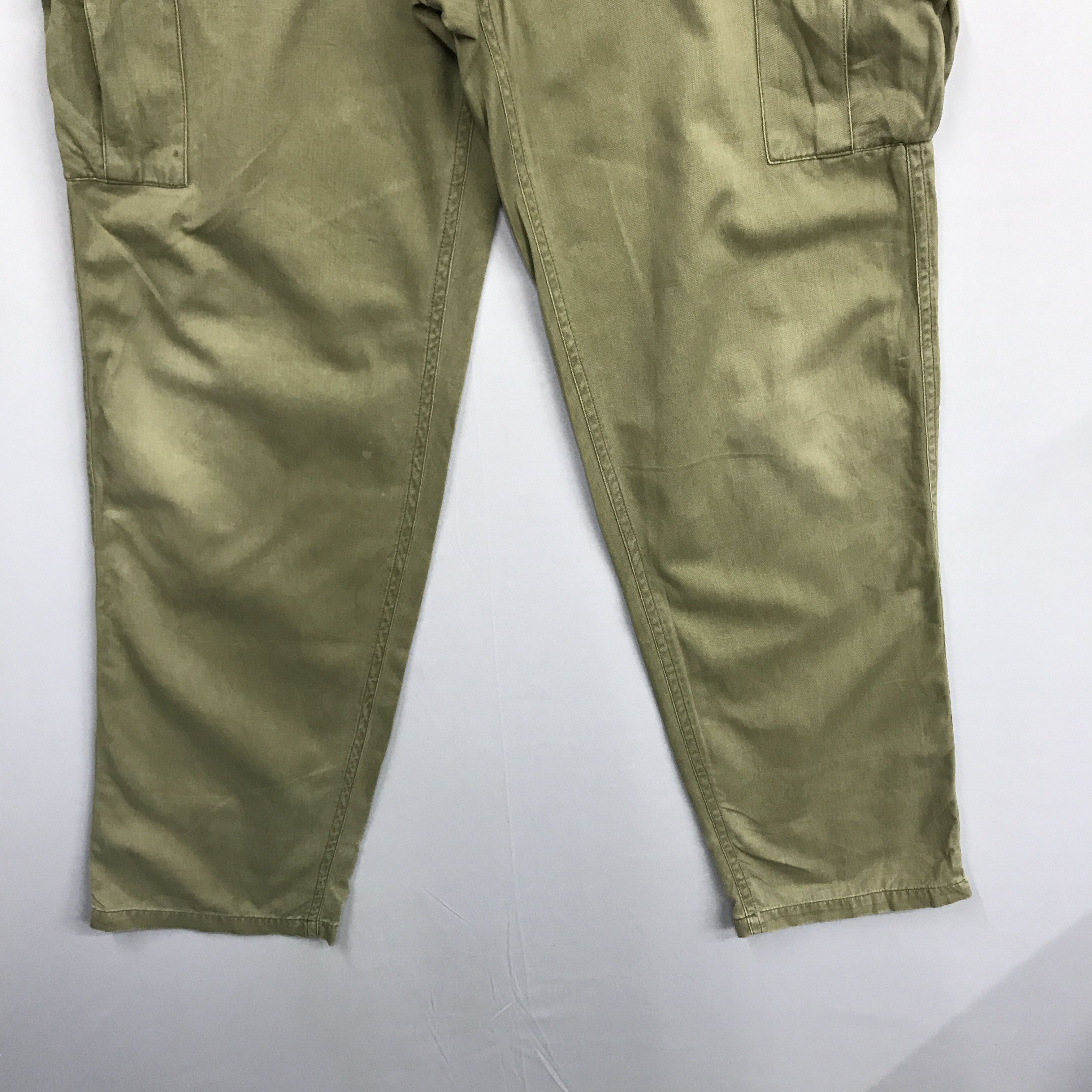 Japanese Brand Uniqlo Cargo Pants Drawstring waist Multi pocket pants Size US 32 / EU 48 - 3 Thumbnail