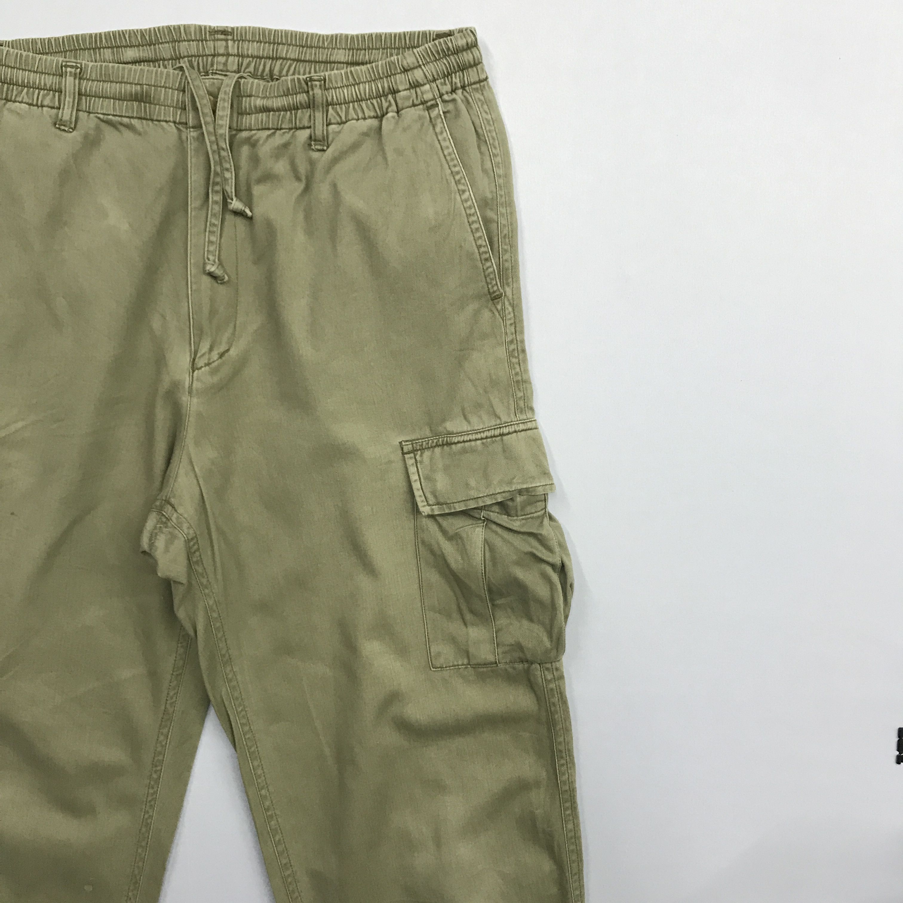 Japanese Brand Uniqlo Cargo Pants Drawstring waist Multi pocket pants Size US 32 / EU 48 - 4 Thumbnail