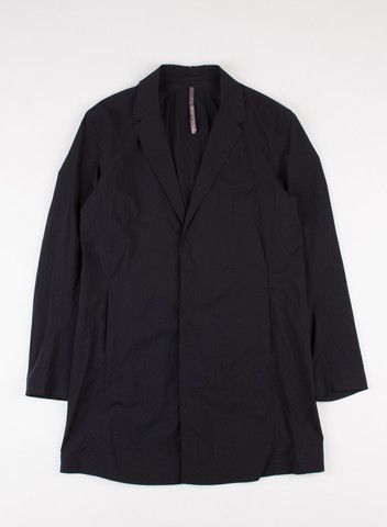 Doeln Coat in Black