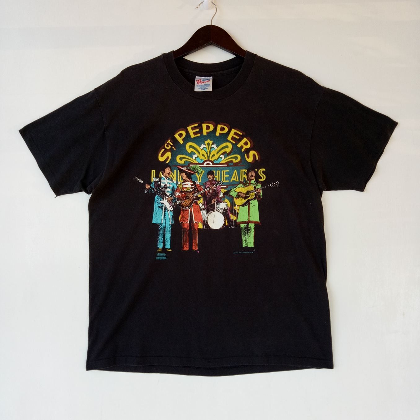 Band Tees Vintage BEATLES sgt peppers 1992 rare original t-shirt Size US XL / EU 56 / 4 - 1 Thumbnail