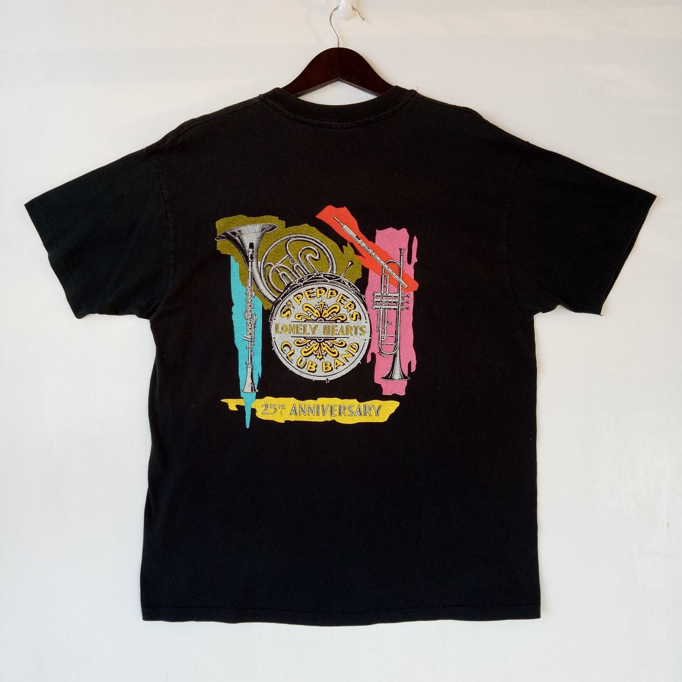 Band Tees Vintage BEATLES sgt peppers 1992 rare original t-shirt Size US XL / EU 56 / 4 - 2 Thumbnail
