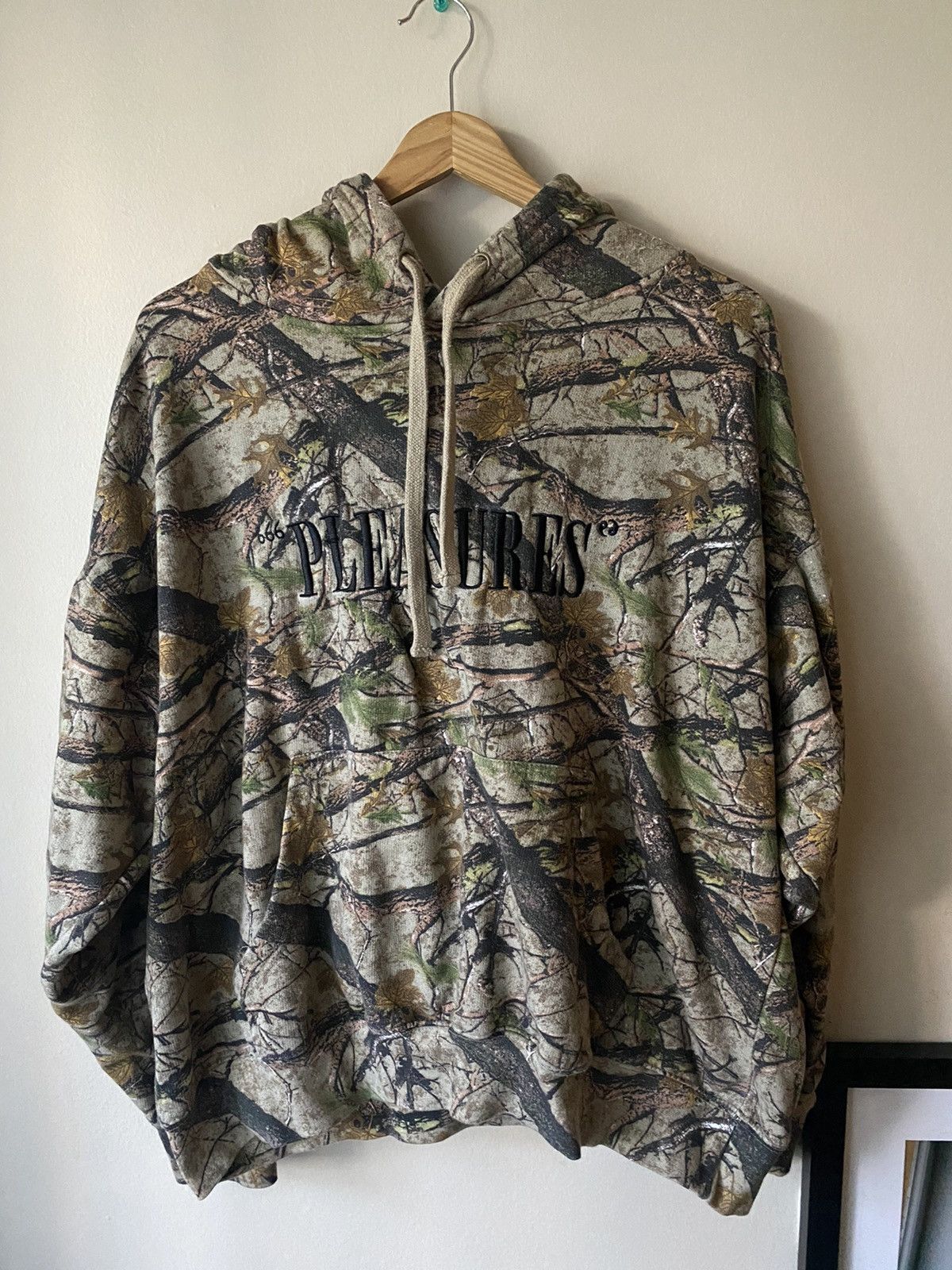 Pleasures camo hoodie 2025