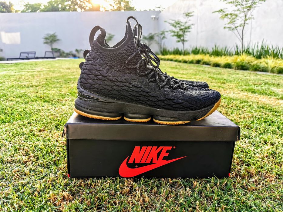 Lebron 15 black outlet gum price