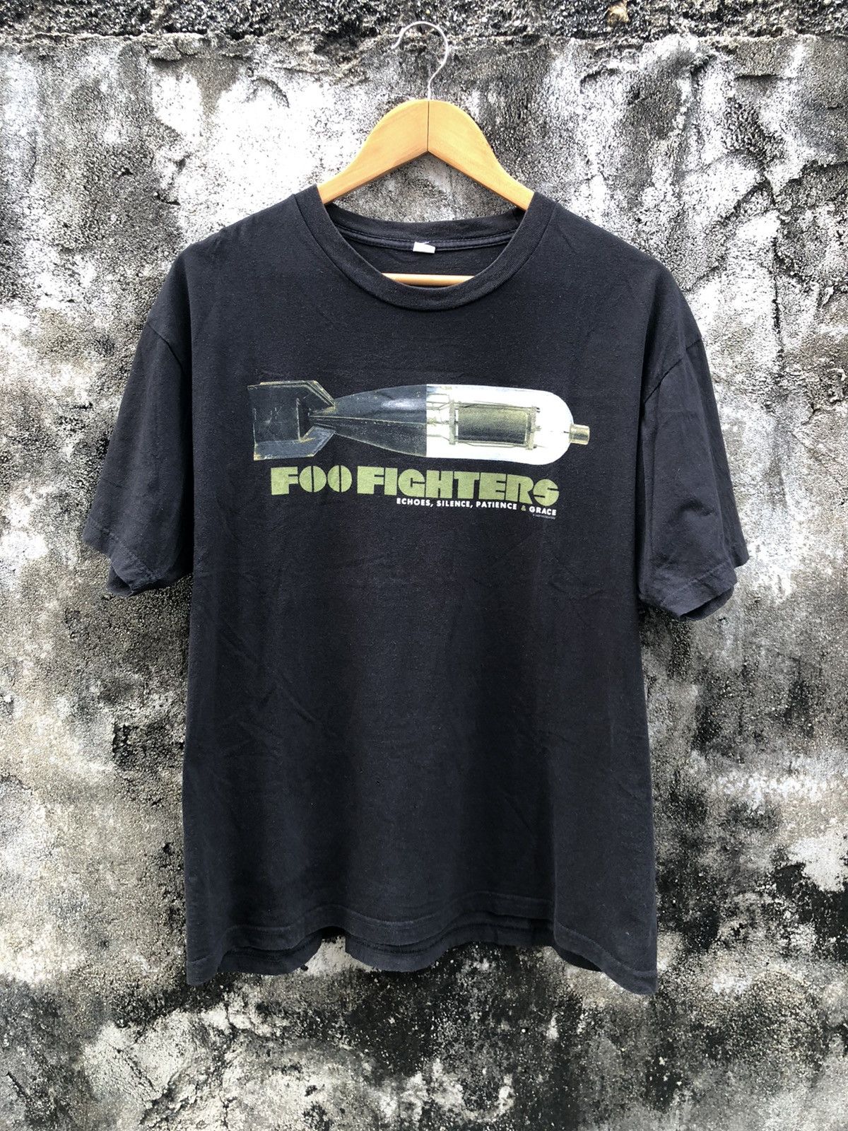 Band Tees × Vintage Vintage 2007 Foo Fighter Tshirt Size US L / EU 52-54 / 3 - 1 Thumbnail