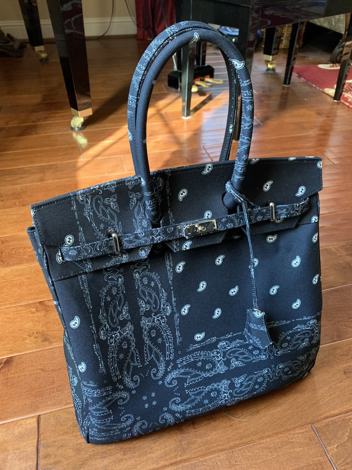 バッグ THE WORLD IS YOURS PAISLY TRAVEL BAG 50 The World Is Yours Black Paisley Travel Bag 50