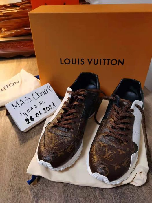 Louis Vuitton mens sneakers LV, new