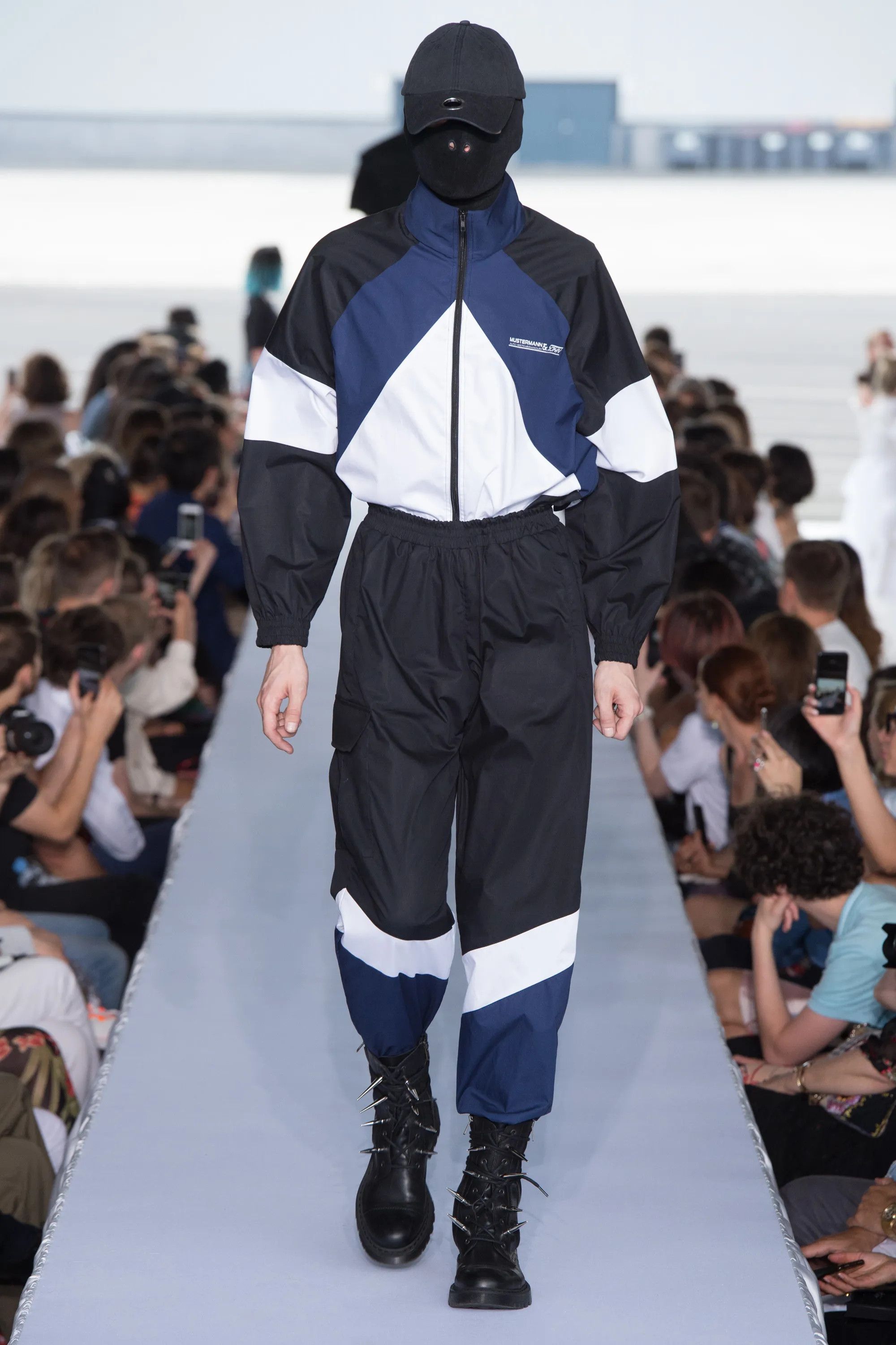Vetements Vetements SS 19 Track Jacket Size US S / EU 44-46 / 1 - 2 Thumbnail
