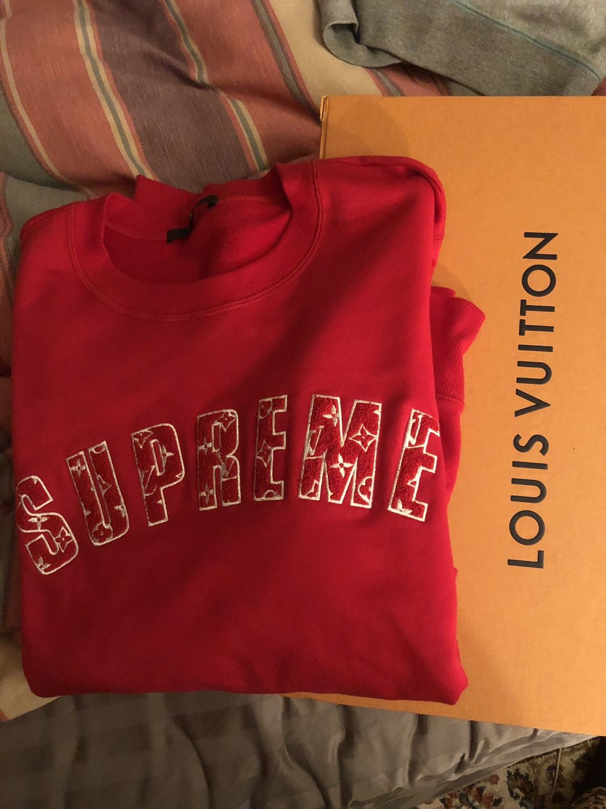 Louis Vuitton × Supreme Supreme x Louis Vuitton Arc Logo Crewneck Size US XL / EU 56 / 4 - 2 Thumbnail