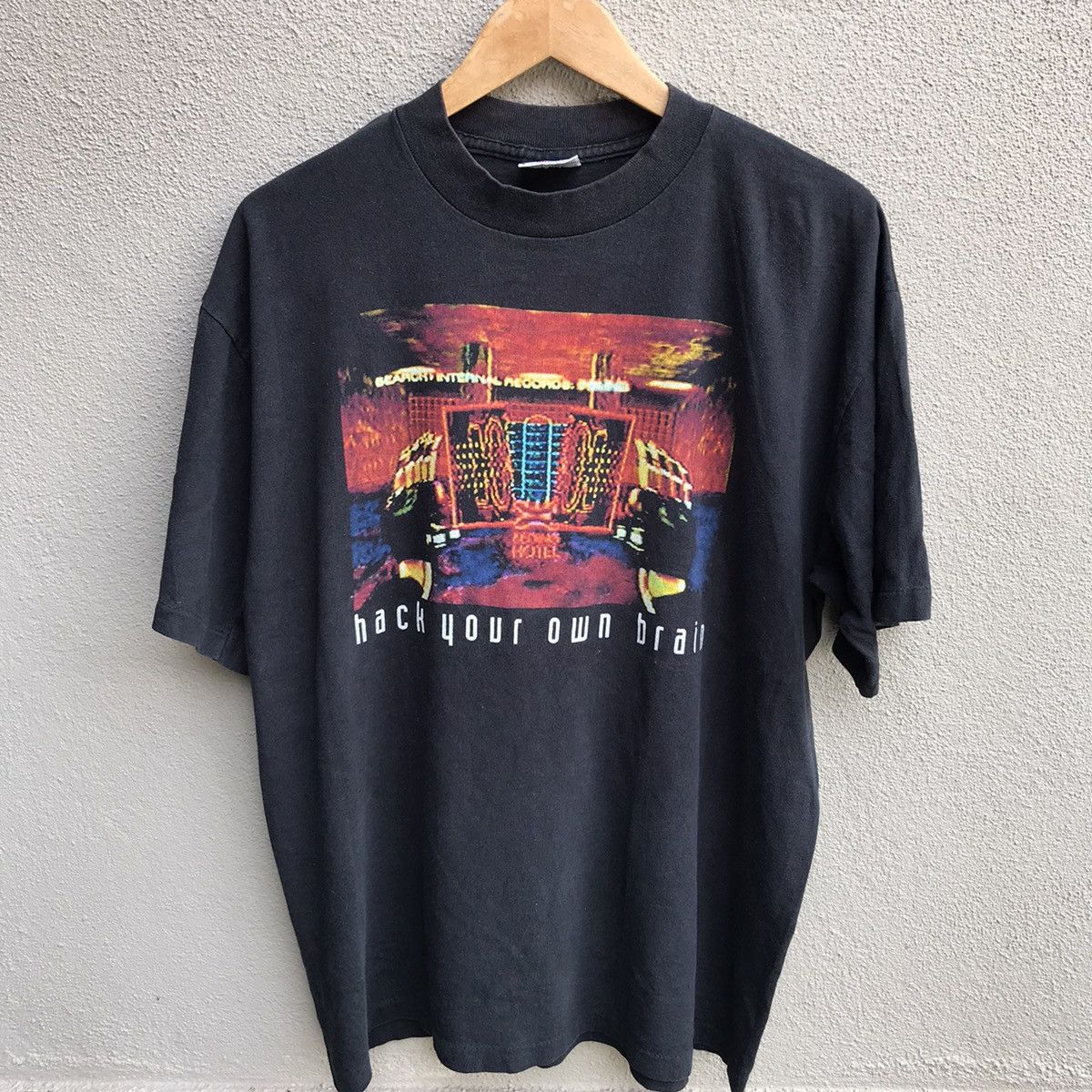 Vintage Vintage rare 90s JOHNNY MNEMONIC movie tee cyberpunk Size US XL / EU 56 / 4 - 2 Thumbnail