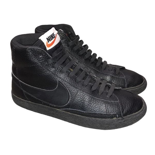 Blazer discount triple black