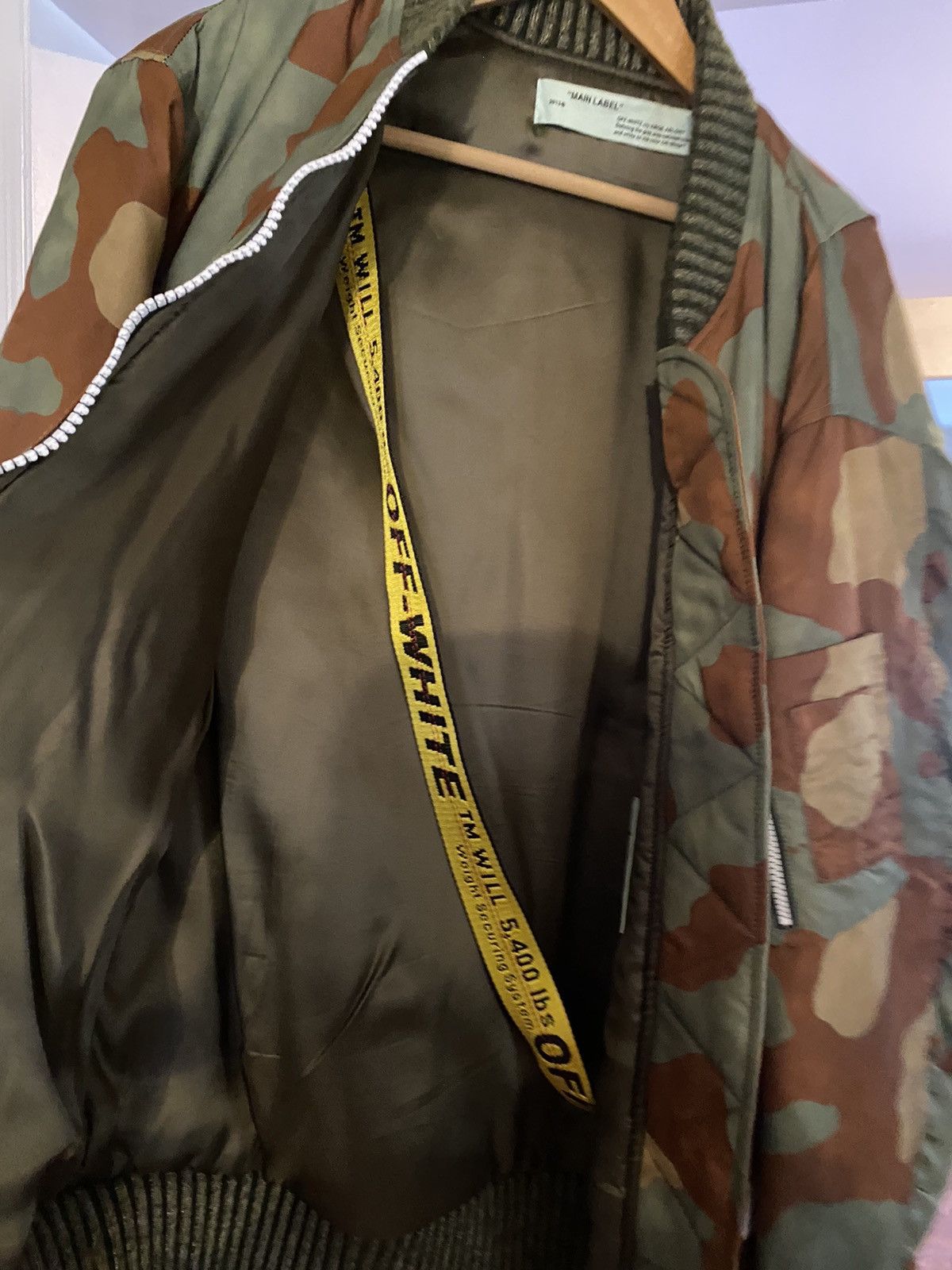 Off-White Off-white camo bomber jacket with strap Size US M / EU 48-50 / 2 - 4 Thumbnail