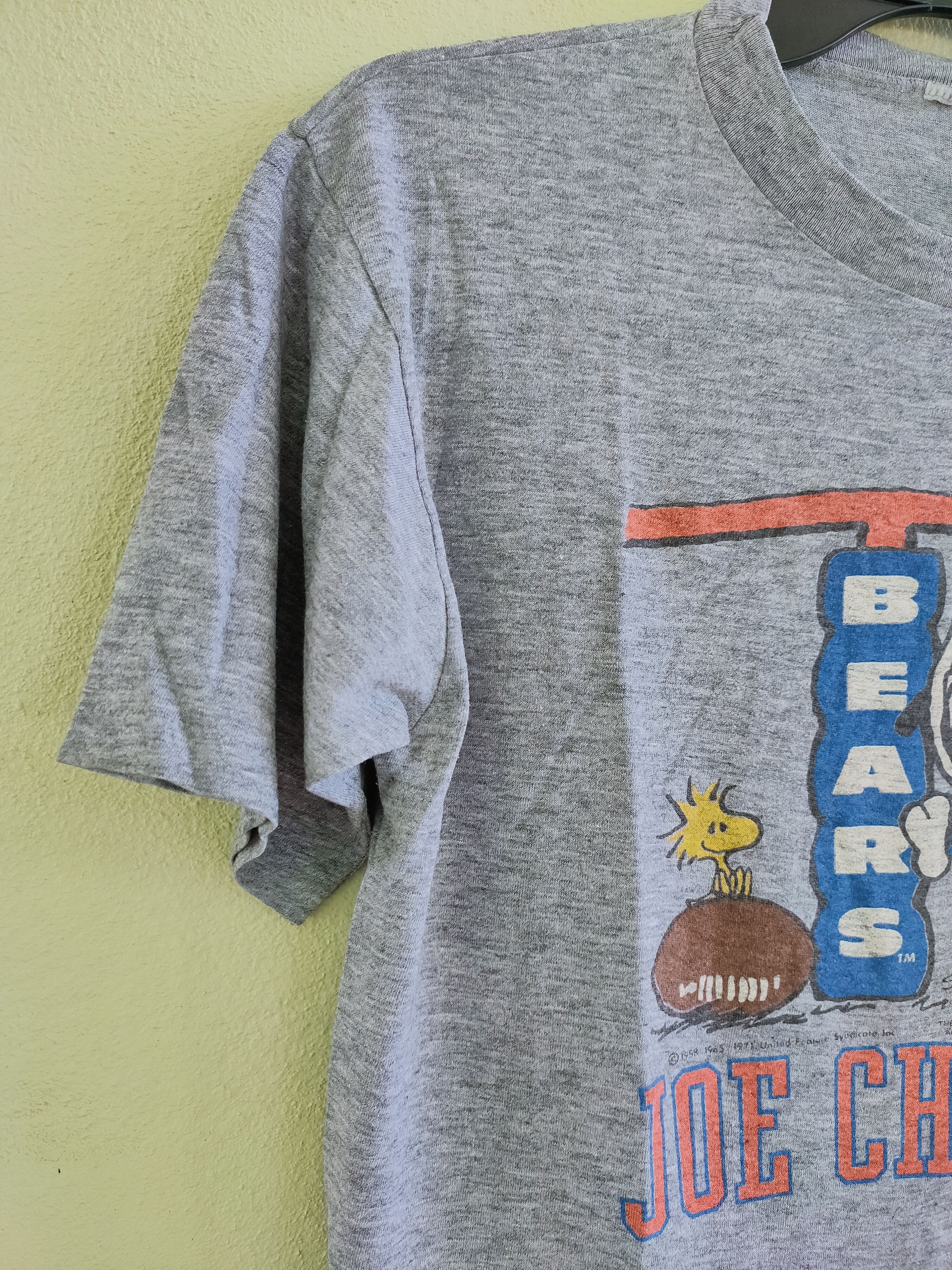 Peanuts Vintage 1971 SNOOPY JOE CHICAGO: CHICAGO BEARS (NFL) tee Size US M / EU 48-50 / 2 - 4 Thumbnail