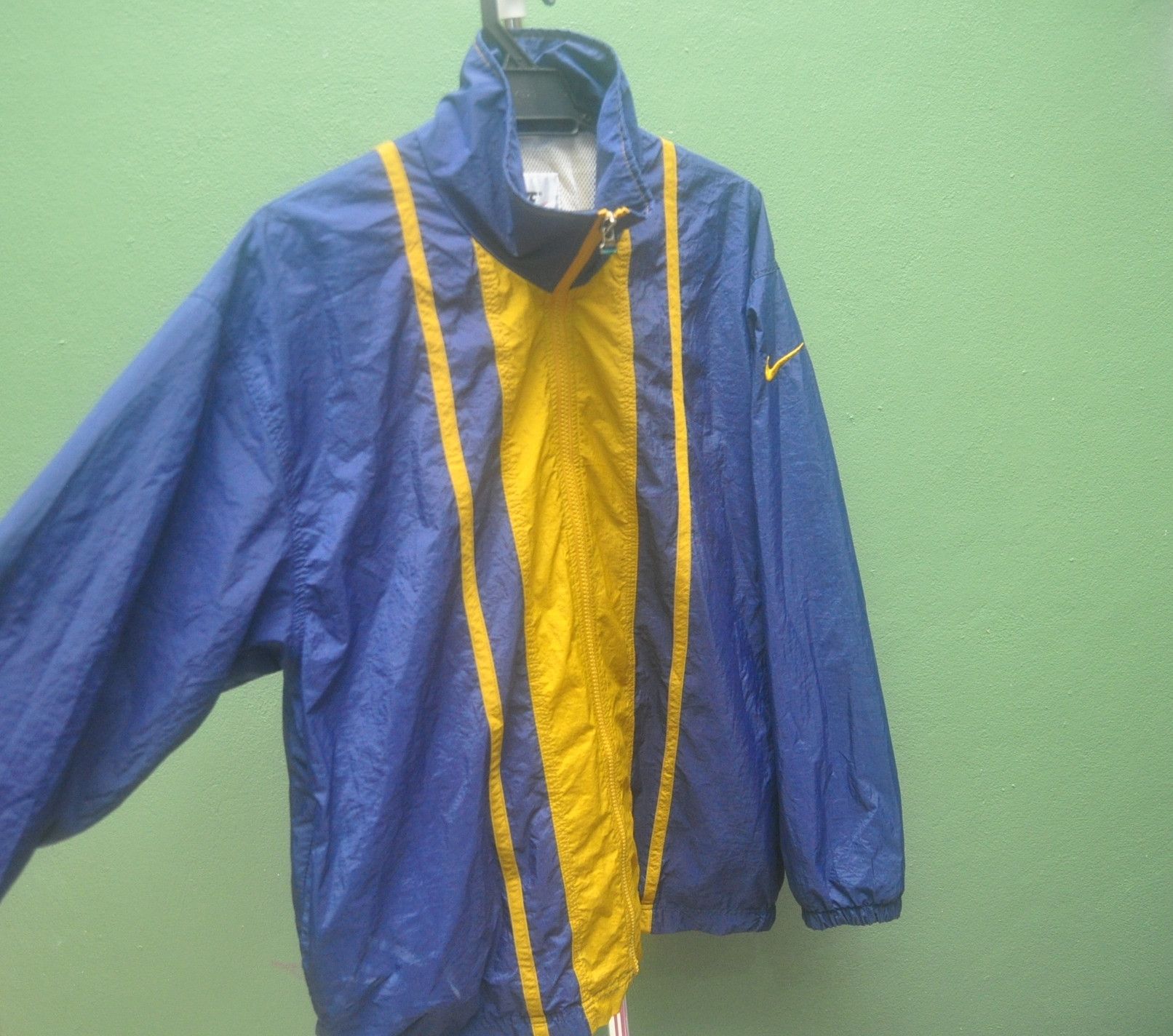 Nike Vintage Nike Windbreaker Sweater Travis Scott Fashion Style Size US L / EU 52-54 / 3 - 5 Thumbnail