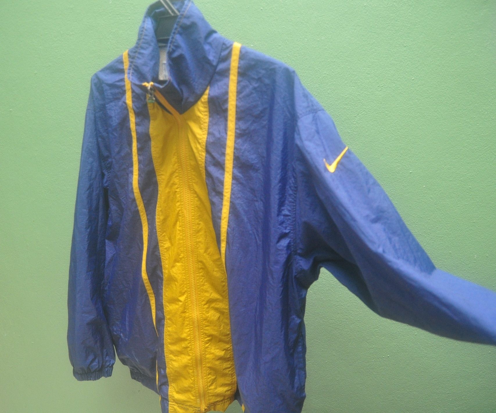 Nike Vintage Nike Windbreaker Sweater Travis Scott Fashion Style Size US L / EU 52-54 / 3 - 6 Thumbnail