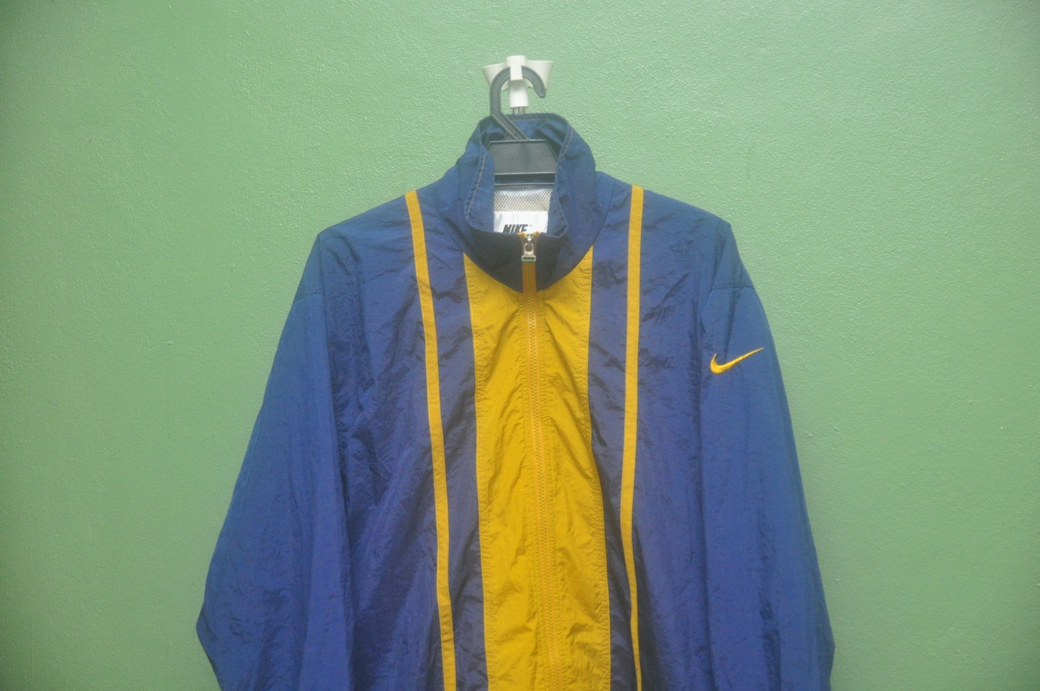 Nike Vintage Nike Windbreaker Sweater Travis Scott Fashion Style Size US L / EU 52-54 / 3 - 3 Thumbnail
