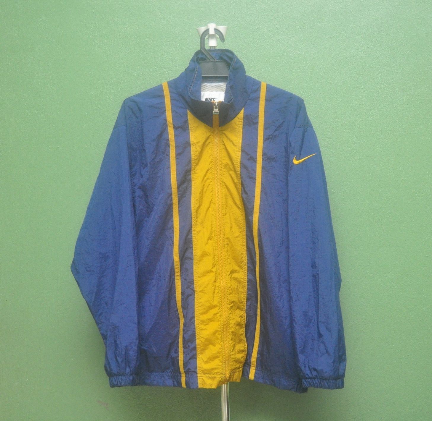 Nike Vintage Nike Windbreaker Sweater Travis Scott Fashion Style Size US L / EU 52-54 / 3 - 1 Thumbnail