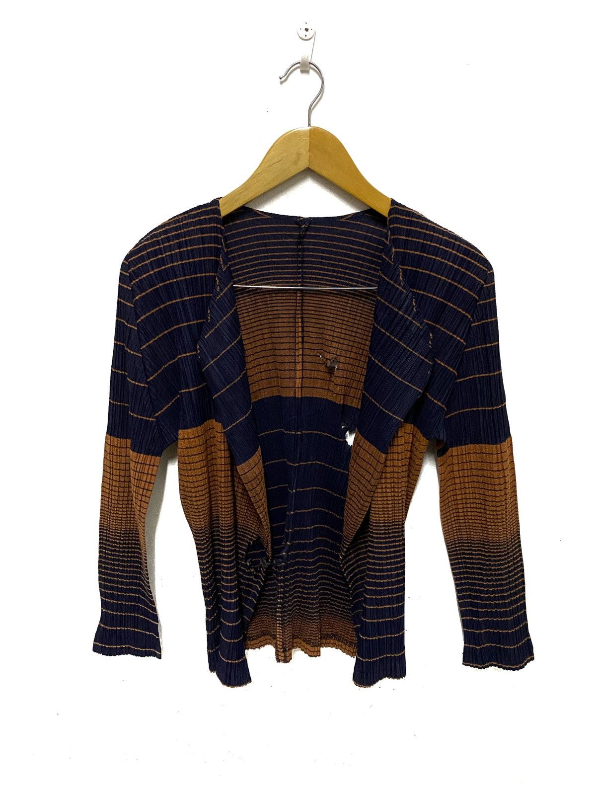 Issey Miyake Pleats Please Pleated Distressed Wrap Cape Cardigan Size US S / EU 44-46 / 1 - 1 Thumbnail
