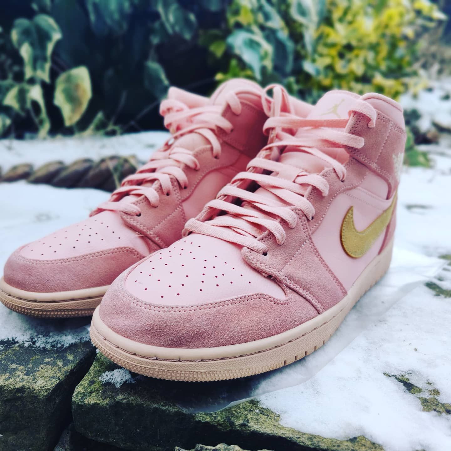 JORDAN 1 MID Coral gold Footwear