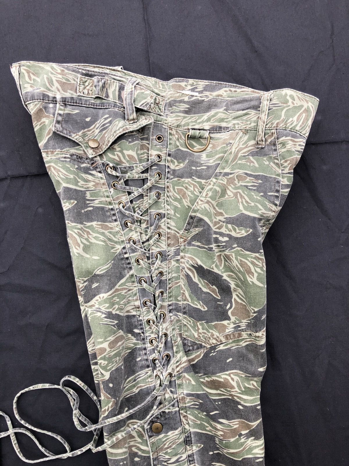 Hysteric Glamour Vintage Hysteric Glamour Tiger Stripe Camo Bondage Crop Pant Size US 29 - 22 Thumbnail