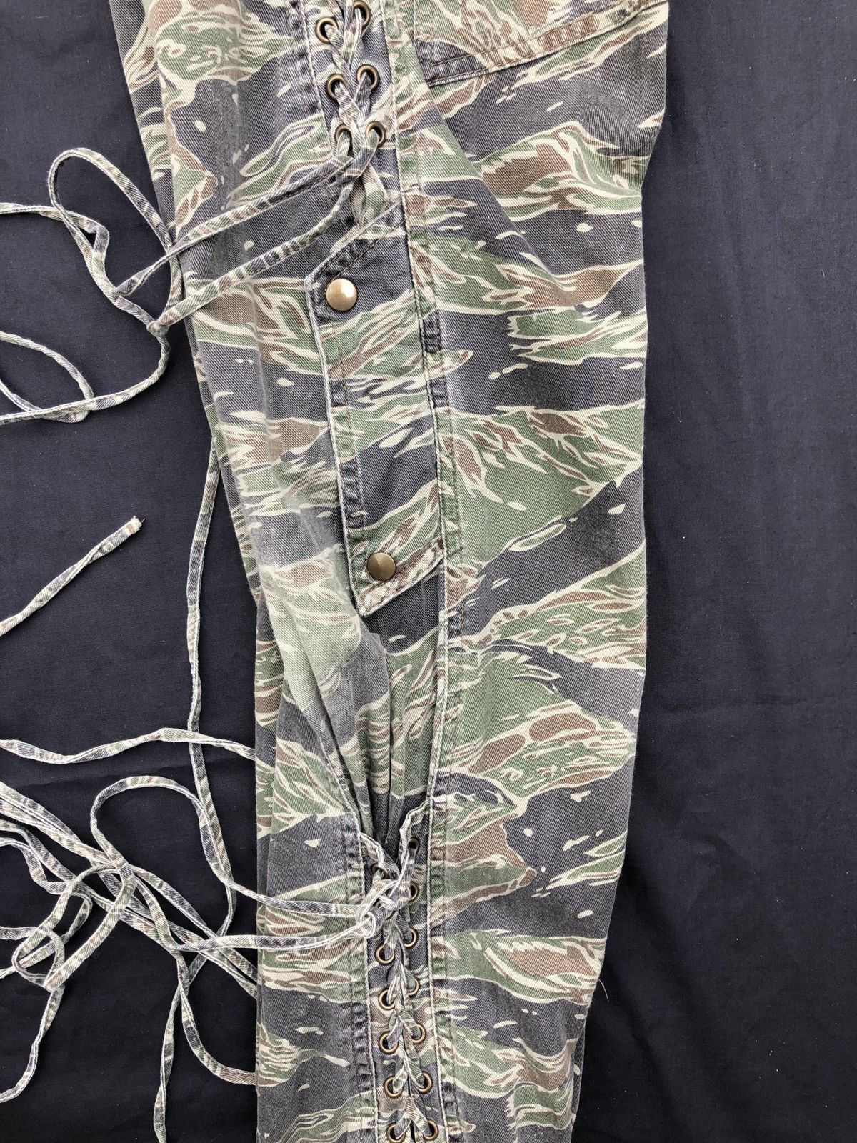 Hysteric Glamour Vintage Hysteric Glamour Tiger Stripe Camo Bondage Crop Pant Size US 29 - 23 Thumbnail