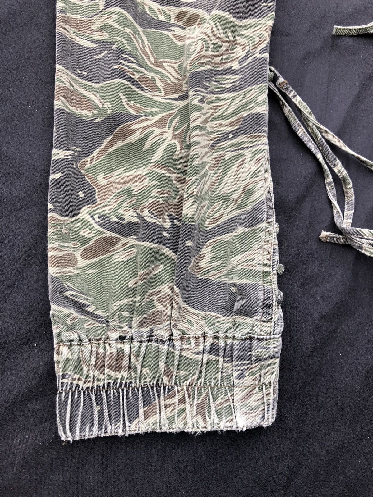 Hysteric Glamour Vintage Hysteric Glamour Tiger Stripe Camo Bondage Crop Pant Size US 29 - 15 Thumbnail