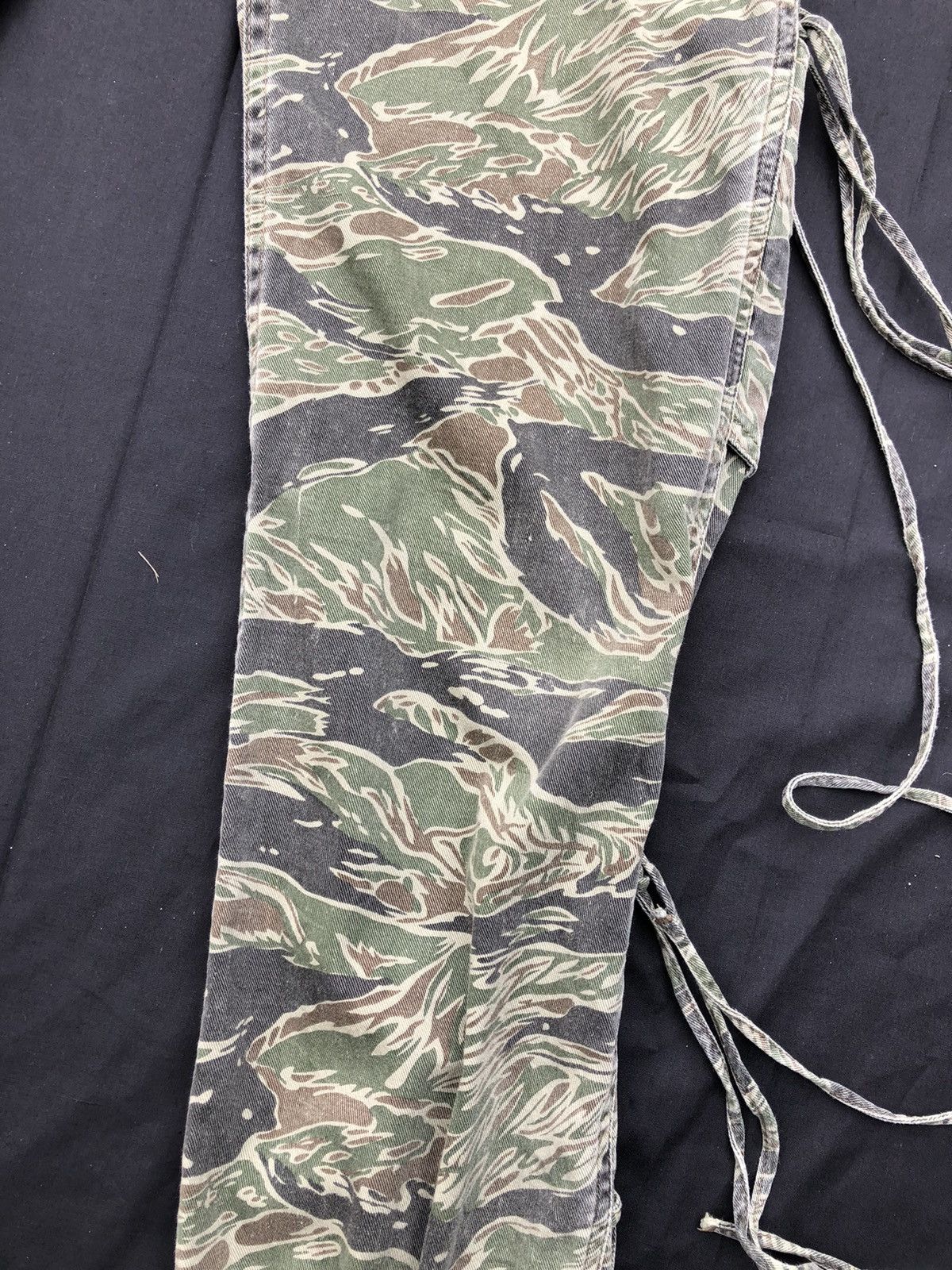 Hysteric Glamour Vintage Hysteric Glamour Tiger Stripe Camo Bondage Crop Pant Size US 29 - 14 Thumbnail