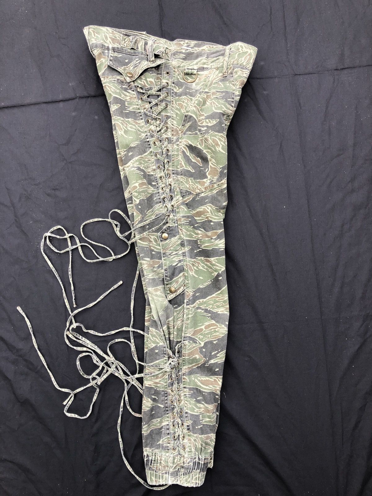 Hysteric Glamour Vintage Hysteric Glamour Tiger Stripe Camo Bondage Crop Pant Size US 29 - 21 Thumbnail
