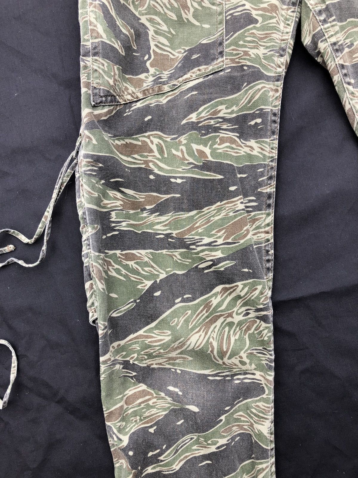 Hysteric Glamour Vintage Hysteric Glamour Tiger Stripe Camo Bondage Crop Pant Size US 29 - 11 Thumbnail