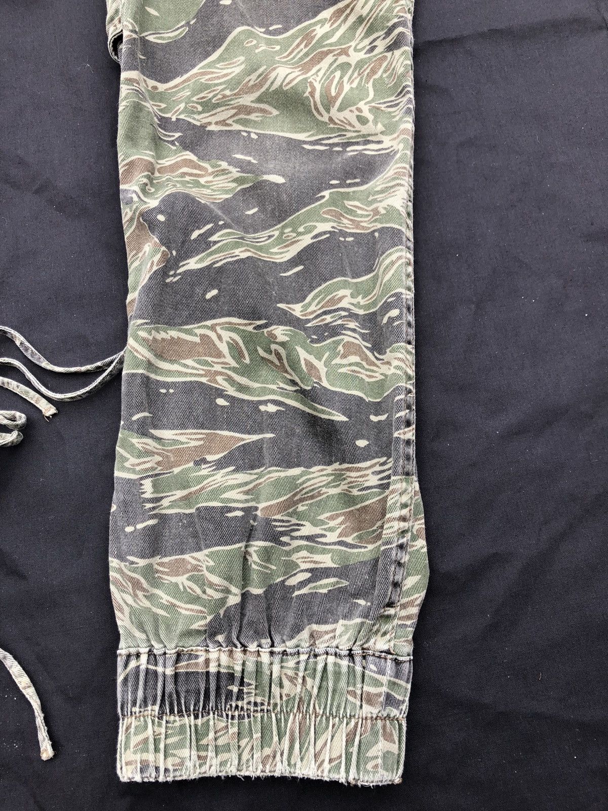 Hysteric Glamour Vintage Hysteric Glamour Tiger Stripe Camo Bondage Crop Pant Size US 29 - 12 Thumbnail