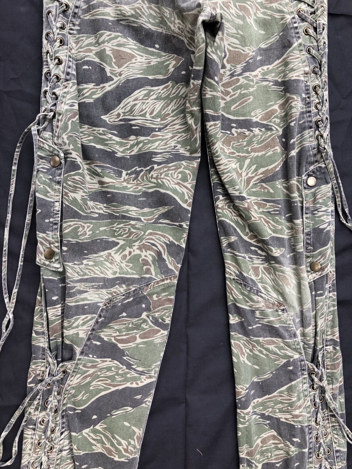 Hysteric Glamour Vintage Hysteric Glamour Tiger Stripe Camo Bondage Crop Pant Size US 29 - 19 Thumbnail