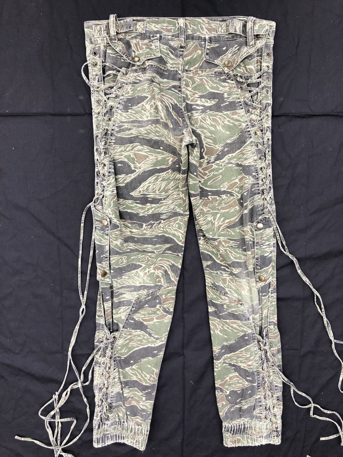 Hysteric Glamour Vintage Hysteric Glamour Tiger Stripe Camo Bondage Crop Pant Size US 29 - 17 Thumbnail