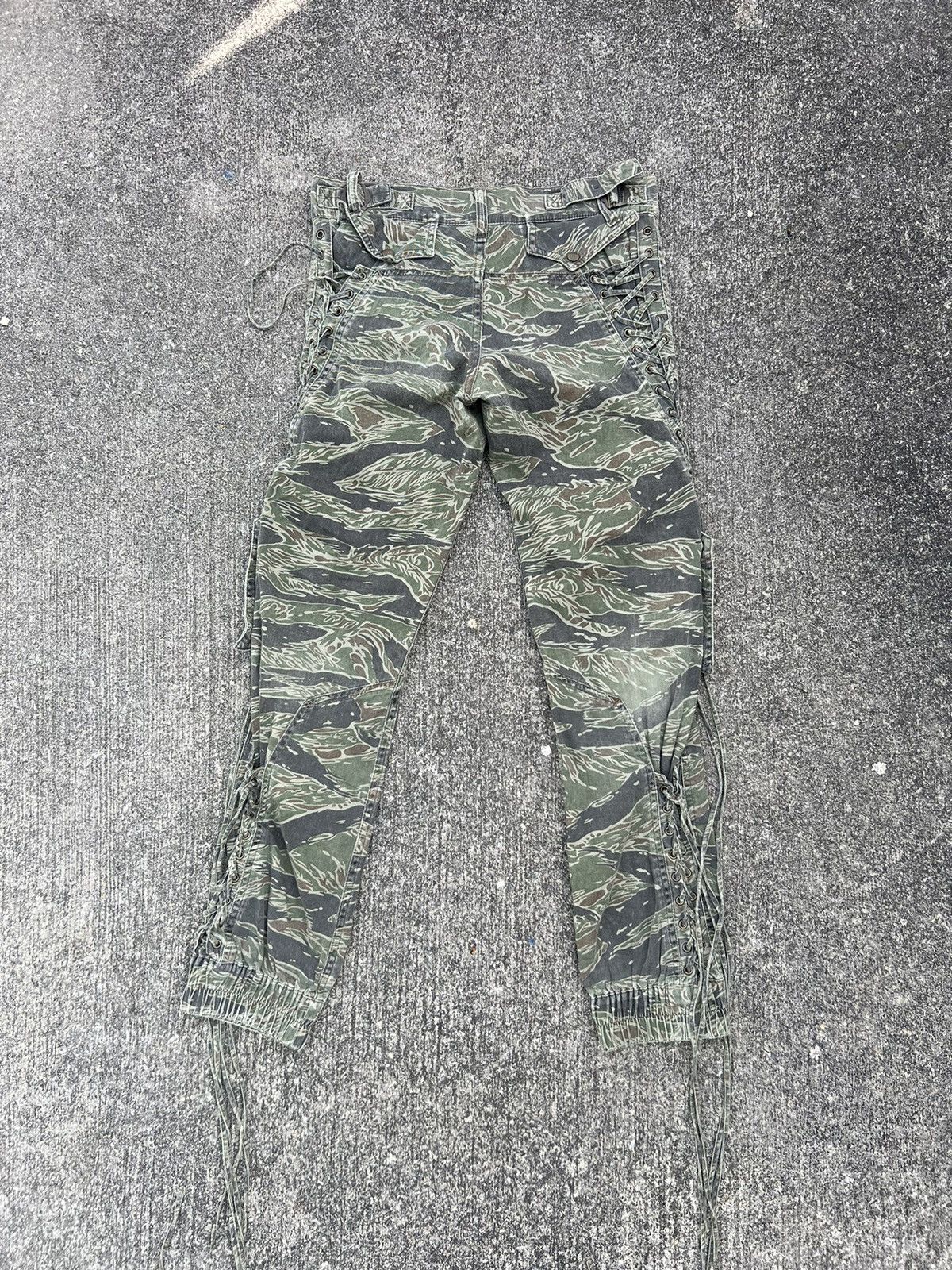 Hysteric Glamour Vintage Hysteric Glamour Tiger Stripe Camo Bondage Crop Pant Size US 29 - 5 Thumbnail
