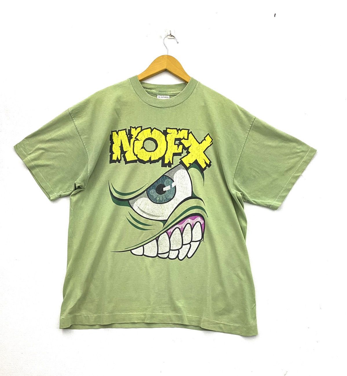Band Tees vintage 1994 NOFX mons-tour big image rare design t-shirts Size US XL / EU 56 / 4 - 1 Thumbnail