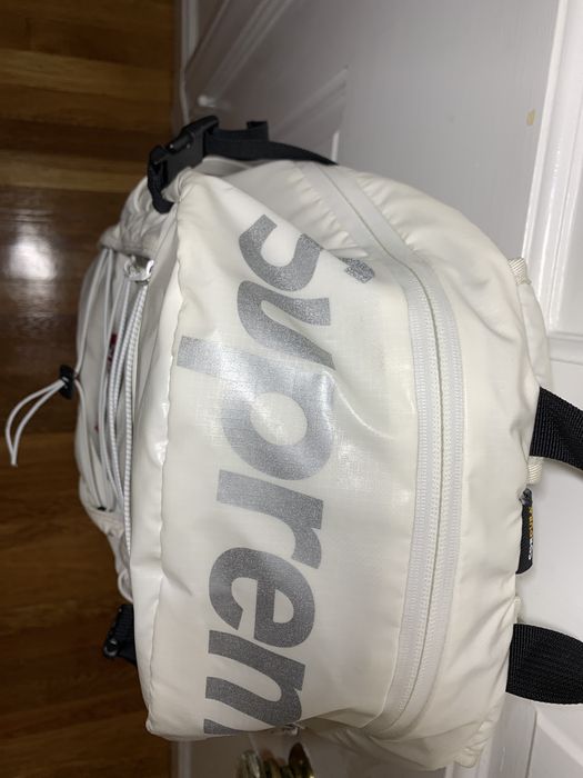 Supreme Supreme FW17 backpack white | Grailed