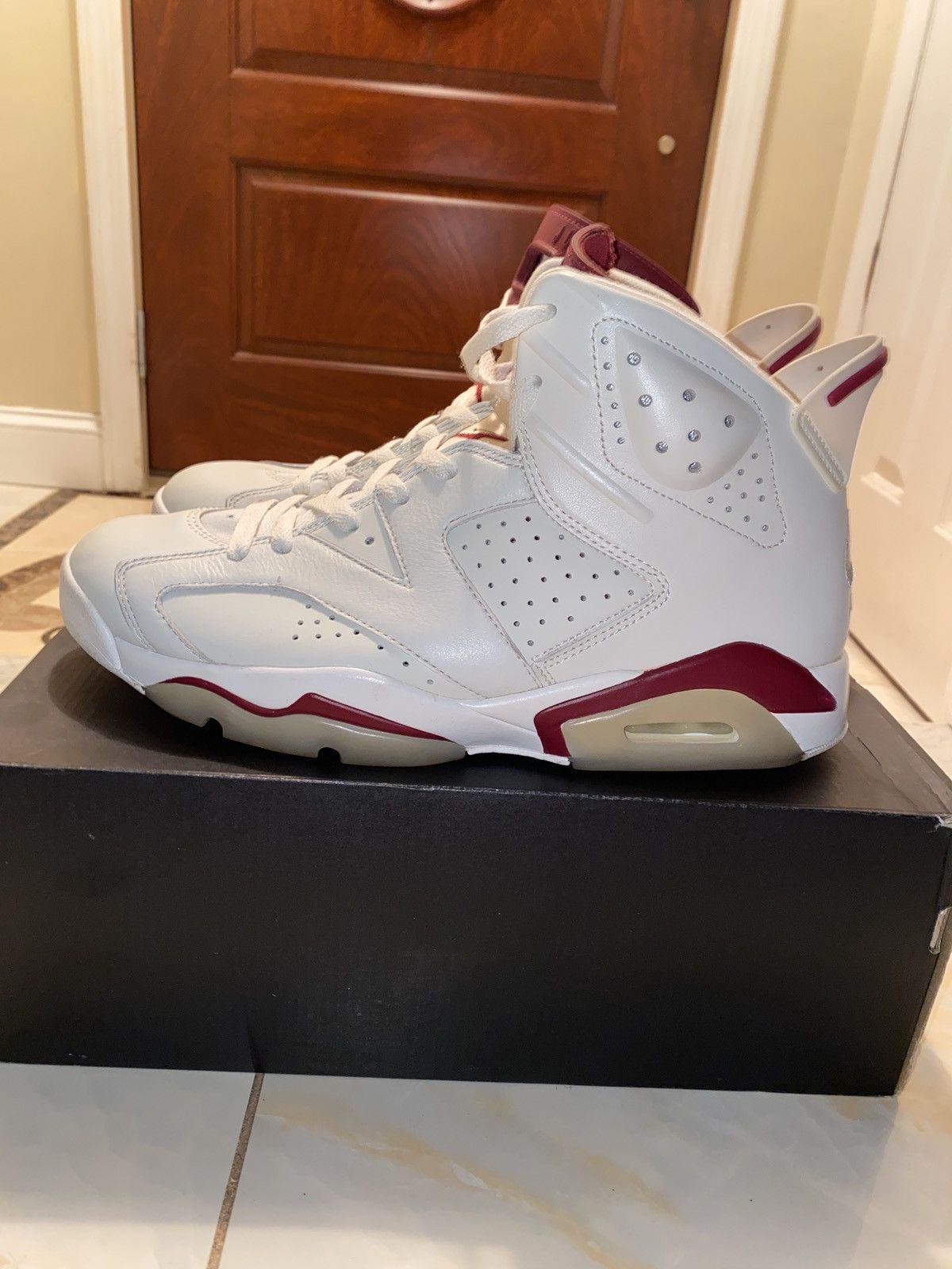 Jordan Brand Air Jordan 6 Retro 2015 Maroon Size US 10.5 / EU 43-44 - 1 Thumbnail