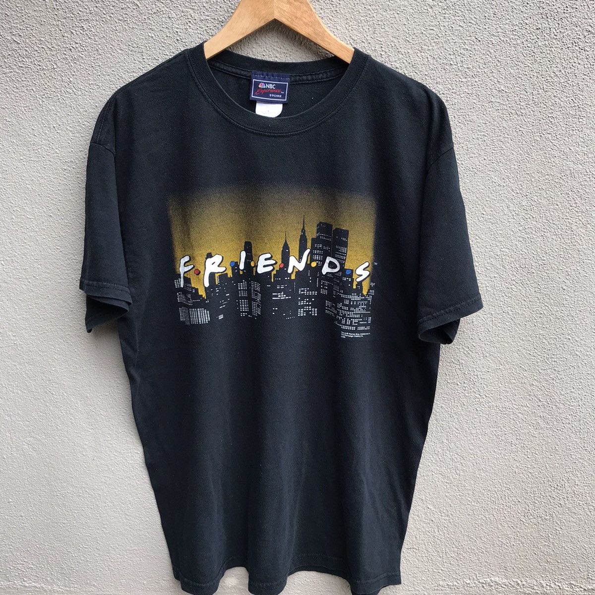 Vintage Vintage 90s FRIENDS tv series legend tee Size US L / EU 52-54 / 3 - 2 Thumbnail