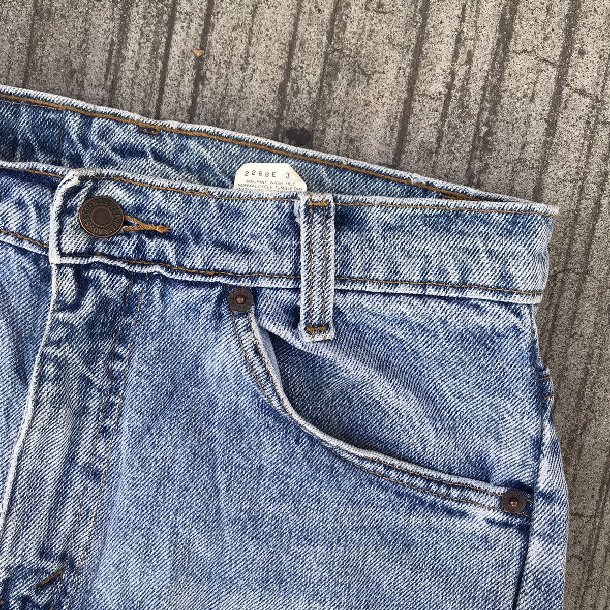 Levi's Vintage 90s Levis 550 Light Wash Denim Baggy Jeans Size US 28 / EU 44 - 9 Thumbnail