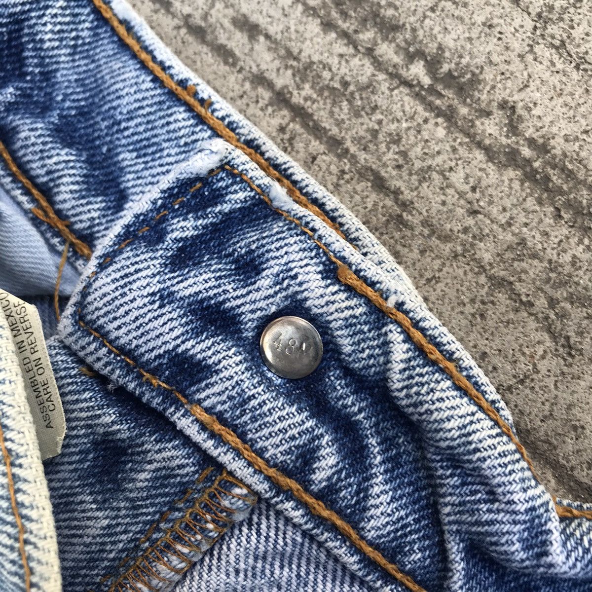Levi's Vintage 90s Levis 550 Light Wash Denim Baggy Jeans Size US 28 / EU 44 - 15 Thumbnail