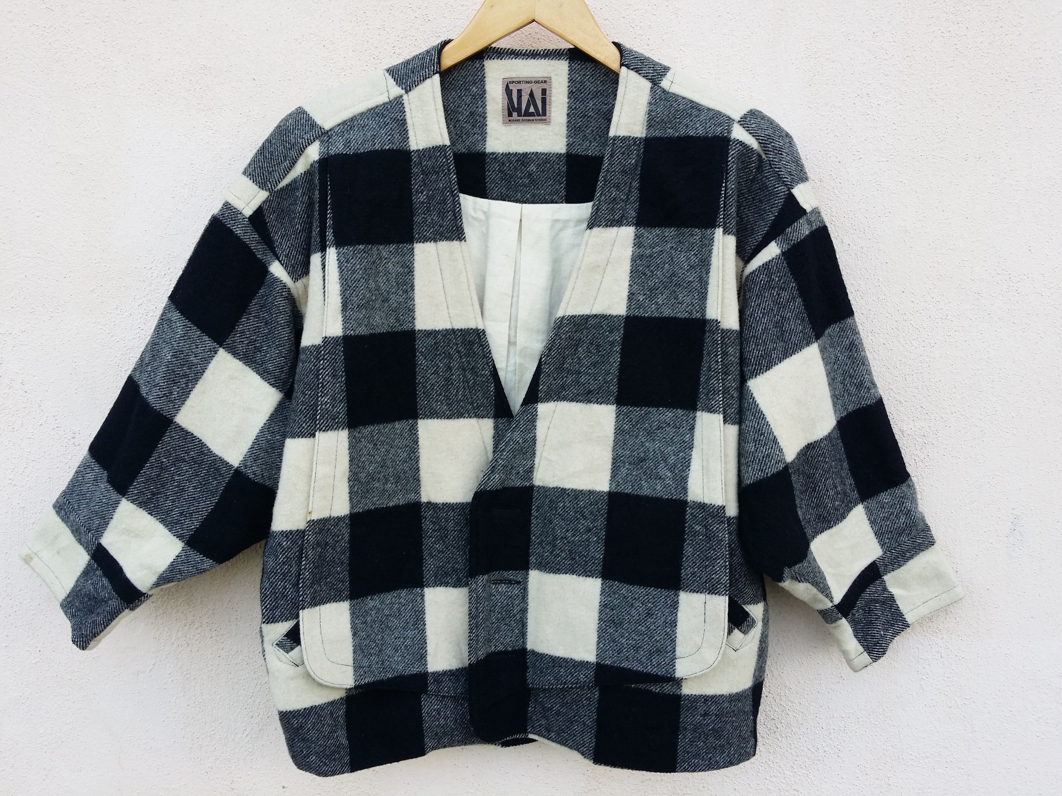 image of Vintage Issey Miyake Hai Sporting Gear Casual Blazer, Men's (Size Medium)