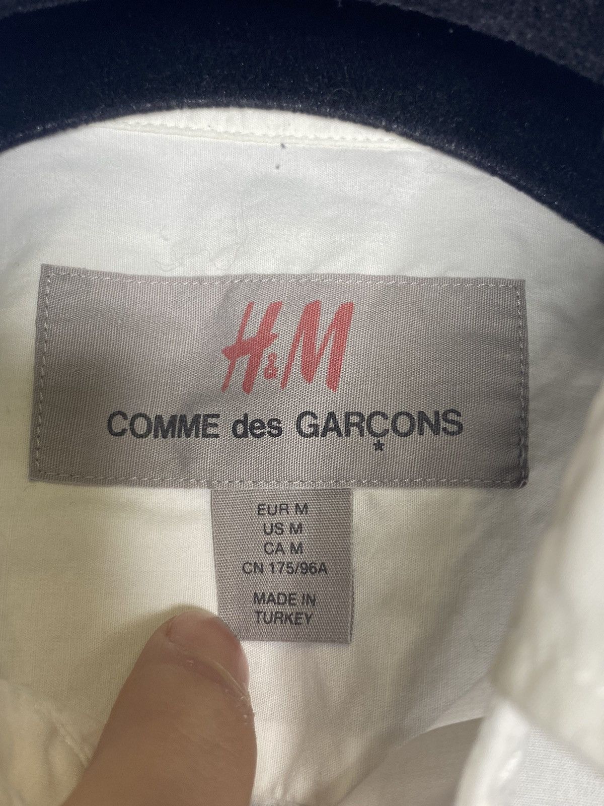 Comme des Garcons × H&M Comme Des Garcons H&M classic white shirt size M Size US M / EU 48-50 / 2 - 2 Thumbnail
