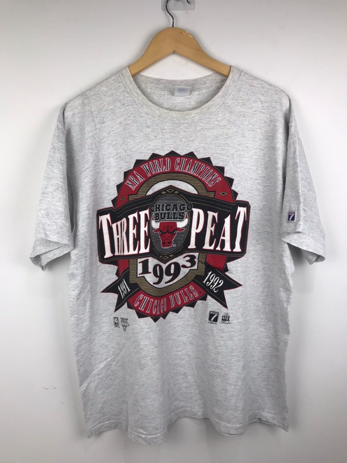 NBA VINTAGE Chicago Bulls 3-PEAT CHAMPION T-Shirts Size US XL / EU 56 / 4 - 1 Thumbnail