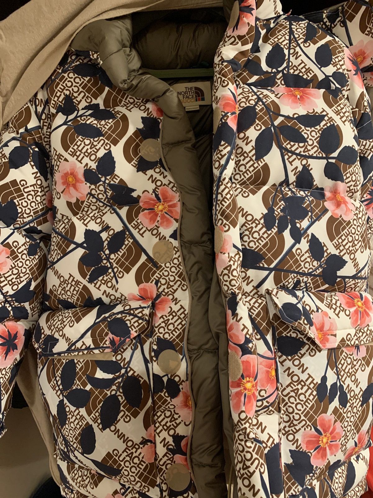 Gucci × The North Face Ivory Floral Down Jacket Size US L / EU 52-54 / 3 - 3 Thumbnail