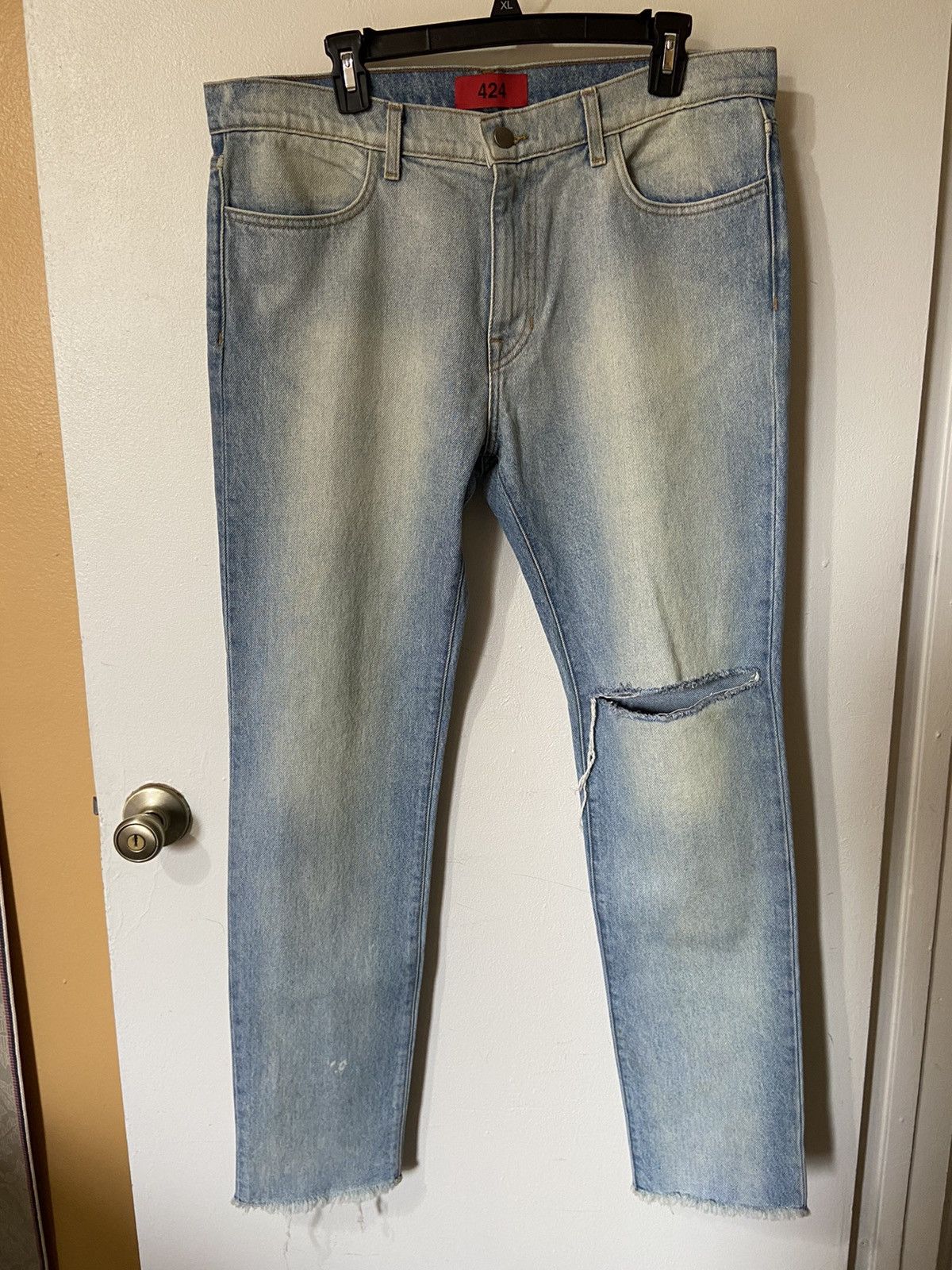 424 Distressed Straight Leg Jean